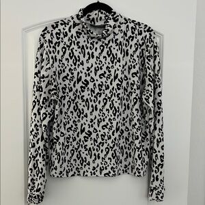 Chic Leopard Print Long Sleeve Top